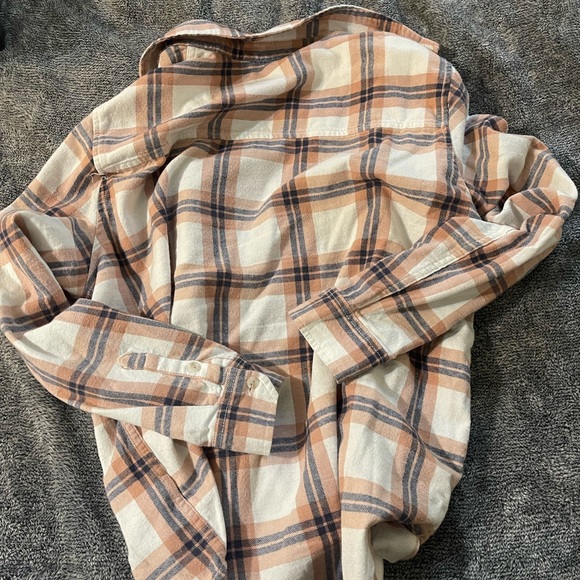 Women's universal thread flannel. Size L. Great for layering. Not too thick. - Picture 2 of 3